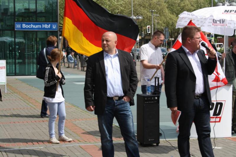 Holger Apfel und sein Bodyguard