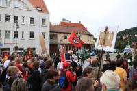 300 protestieren lautstark gegen die NPD-Kundgebung.