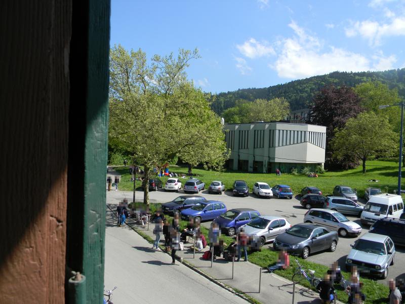 Besetzter Bahnhof in Freiburg-Littenweiler 6