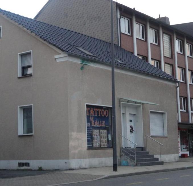 Krauls Tattoostudio nach ersten Putzversuchen