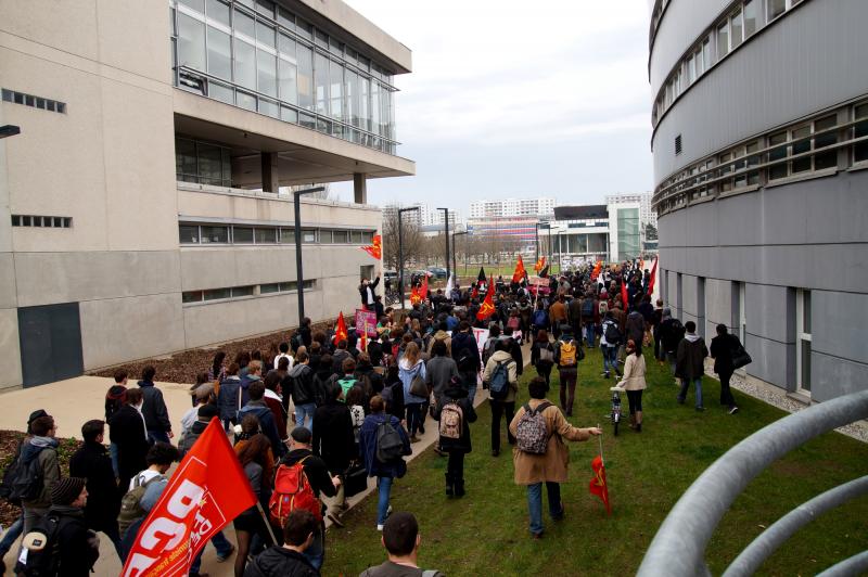 18. sponti kommt an der uni an