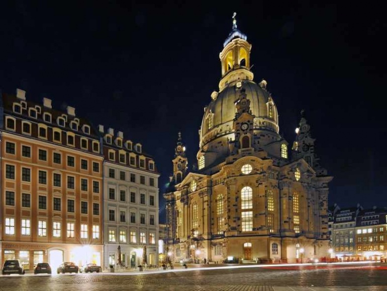 In der Unterkirche der Dresdner Frauenkirche sollte der Preis an den Verein AKuBiZ am Dienstagabend vergeben werden. Foto: Hendrik Schmidt