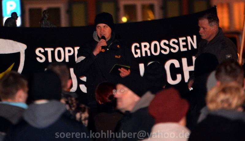 Michael Machner spricht bei „Grablichtaktion“ der „IB Harz“ am 28.02.2016 in Wernigerode (Foto: Sören Kohlhuber)