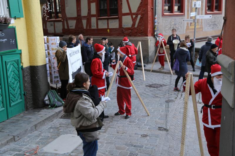 Die "Grenzzäune" sind aufgestellt