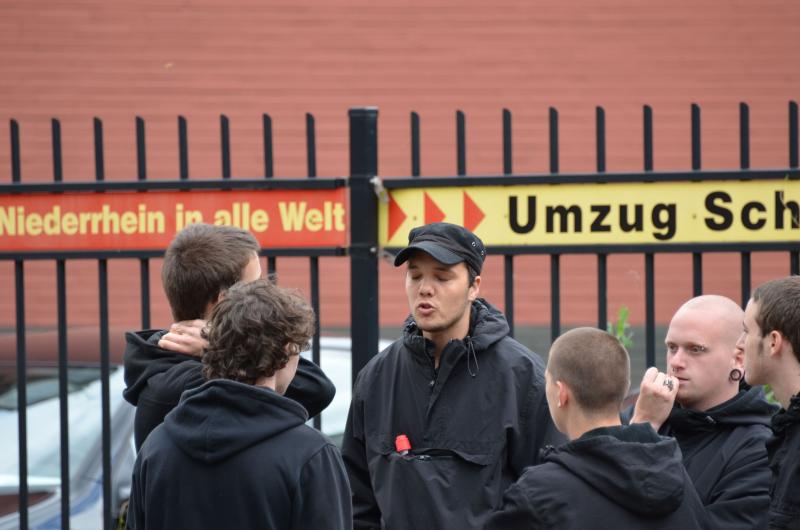 1 (Beim Naziaufmarsch in Duisburg 2011)