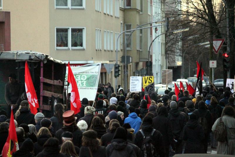 Köln: "Rosen auf den Weg gestreut" Demo