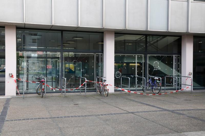 ein Glasbruch auf dem Campus Bockenheim