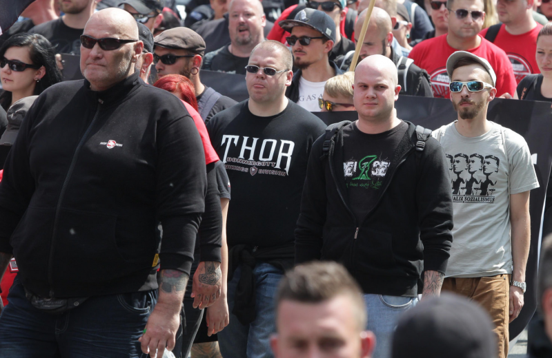 Denny Hilprecht, Schwarzes T-Shirt, Aufschrift THOR, ehemaliger Nazikader der GND (Gemeinschaft Nationales Deutschland), Nazi Demo Dortmund, 04.06.2016