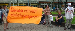 Kundgebung "Wer nicht ertrinkt, wird eingesperrt!" am 08.07.2015 in Mannheim