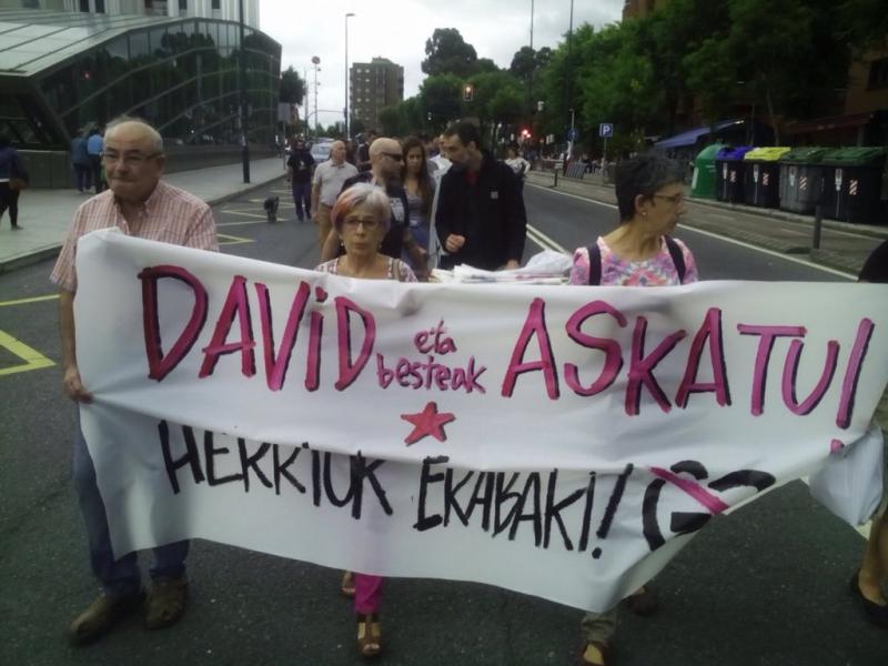 Die Eltern von David am Fronttranspi in Bilbao