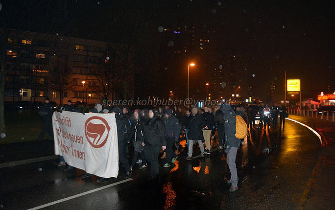 20.01.15 - Antiraschistischer Protest verhindert, dass Nazis in die Nähe des Lagers ziehen können