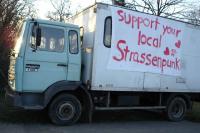 Transpi "support your local strassenpunk"