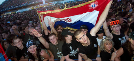 Zagreb, 2007: Ustascha-Symbole im Publikum