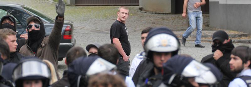 Neonazis am Rande der Antifa Kundgebung in Altbach 1