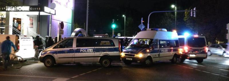 Großeinsatz am Dittrichring: Die Polizei kontrollierte etwa 100 mutmaßliche Hooligans. Quelle: Dirk Knofe