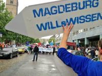 Unter dem Motto "Magdeburg will's wissen" demonstrierten tausende Studenten und Mitarbeiter der Universität Magdeburg in der Innenstadt.