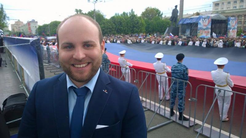 Frohnmaier in Donezk, Parade zum Jahrestag der Kapitulation Hitler-Deutschlands am 9. Mai 2015.