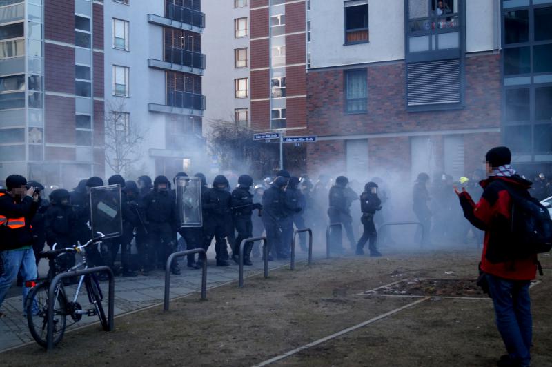 tränengaseinsatz sonnemannstraße ecke oskar-von-miller-straße