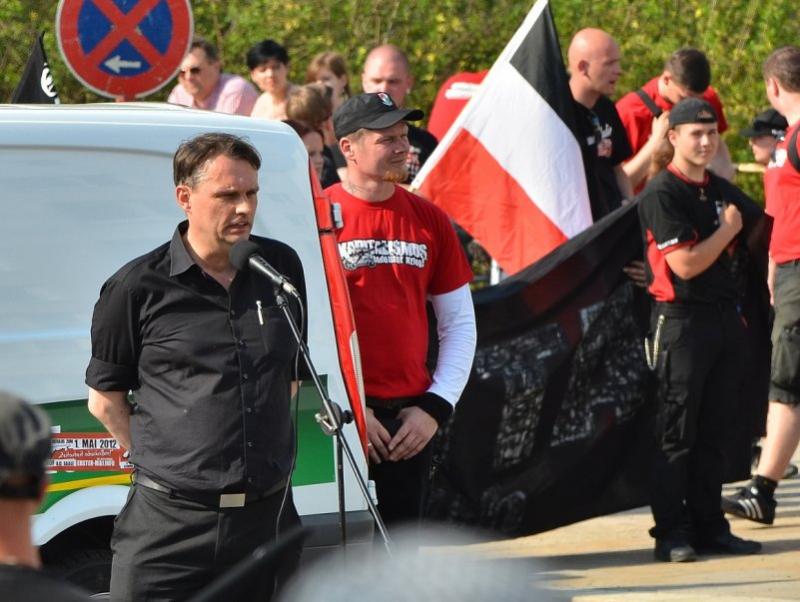 Uwe Meenen (am Mikrofon) bei einer FNS- Demonstration (Fotorechte: a.i.d.a)