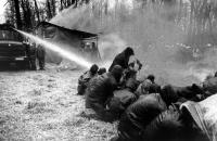 Der Widerstand im Wyhler Wald war bisweilen eine äußerst feuchte Angelegenheit, wie dieses Archivbild vom 20. Februar 1975 zeigt